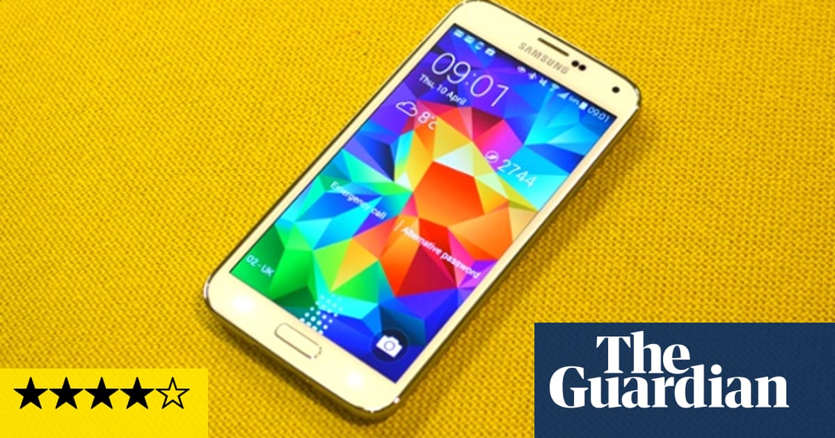 fuldstændig problem voksen Samsung Galaxy S5 review: bigger, faster – but still plastic | Samsung |  The Guardian