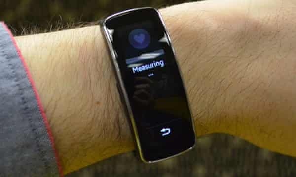 Gear online fit whatsapp