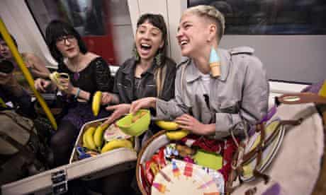 Picnic protest targets women who eat on tubes facebook group