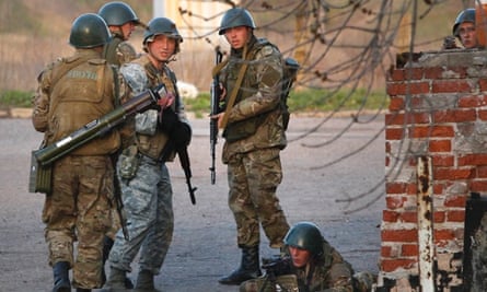 Ukrainian army troops set up a position at an airport in Kramatorsk, eastern Ukraine