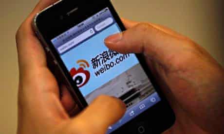 A Sina Weibo user accesses site on iPhone