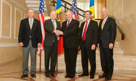 John McCain (2-L), senior Republican US senator from Arizona, shakes hands with the President of Moldova Nicolae Timofti (C) during a visit of US senators in Chisinau, Moldova, 17 April 2014. McCain was accompanied by John Hoeven, R-ND (L), John Barrasso, R-WY (2-R) and Ron Johnson, R-WI (R).