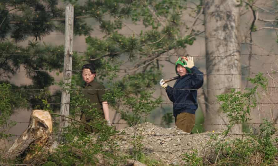 North Korean workers at the border
