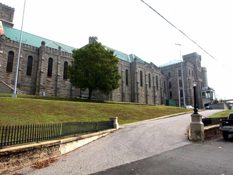 Prison doctor fired after Kentucky inmate starves to death US news