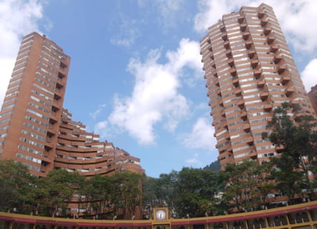 The Torres del Parque apartment building