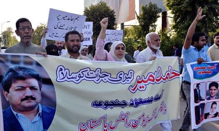 Activists shout slogans Hamid Mir