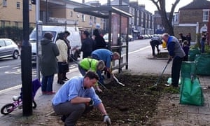 Edible Bus Stop - Volunteers start to work on the patch of land