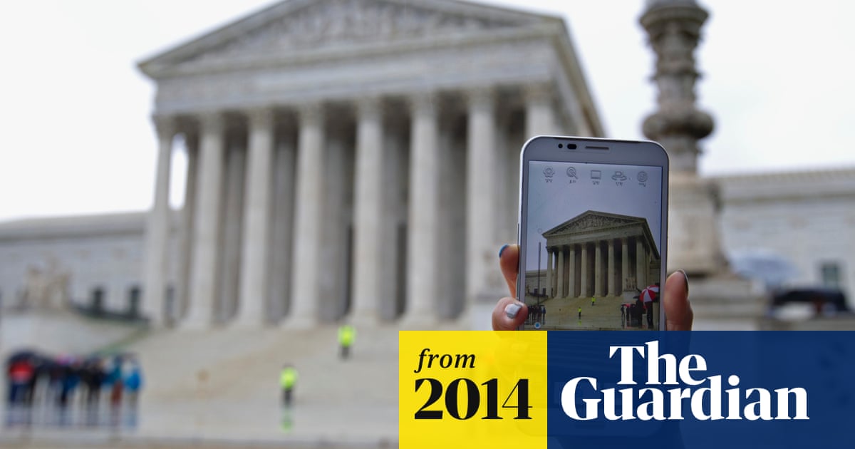 US supreme court justices debate phone privacy and police seizures