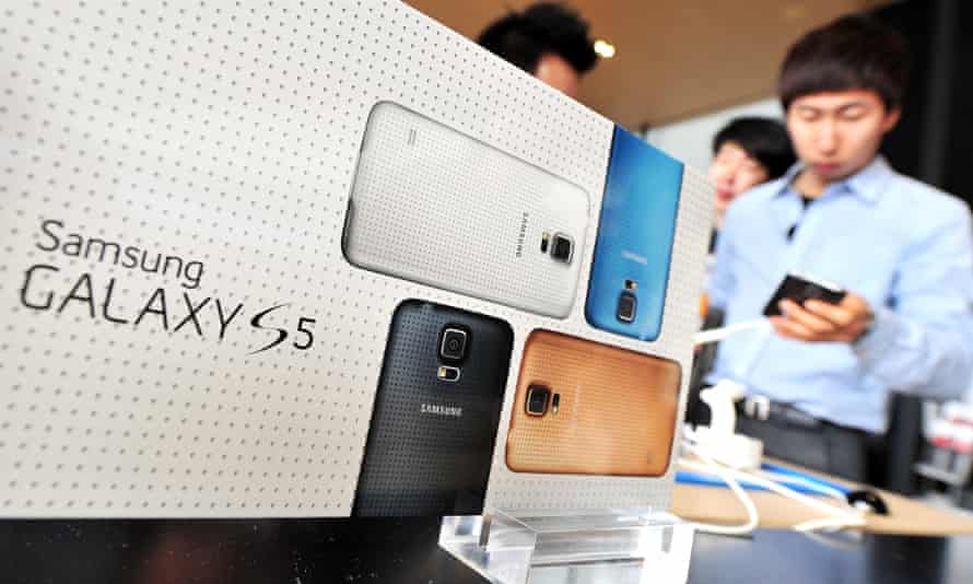 Samsung And Htc S Profits Fall As Smartphones Slow Samsung The Guardian