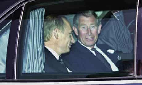 Fonte: https://i.guim.co.uk/img/static/sys-images/Guardian/Pix/pictures/2014/5/21/1400673554114/Prince-Charles-right-pict-009.jpg?width=620&quality=45&fit=max&dpr=2&s=e2369c99d38107d5a465819282a4cdac