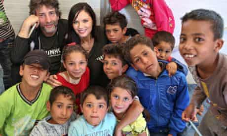 Gaiman and Georgina Chapman with children at a playgroup at Azraq.