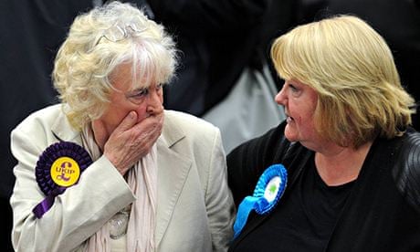 A UKIP supporter chats with a Conservative supporter 