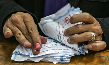 Vote counting at the Egytian presidential election 2014