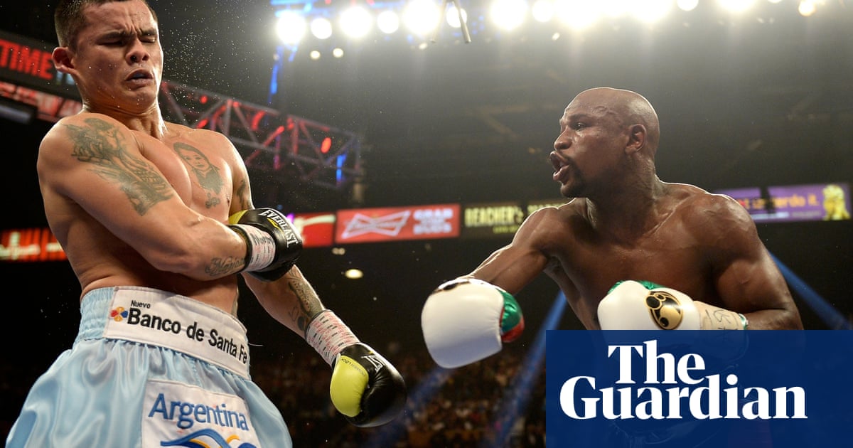 Floyd Mayweather Weathers Maidana Storm To Win By Majority
