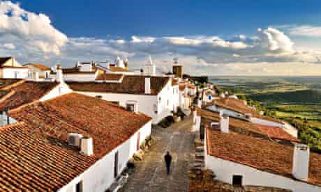 Portugal, Alentejo: View to historical village of Monsaraz