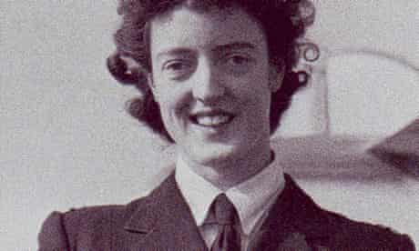 Freydis Sharland, pilot, who has died aged 93