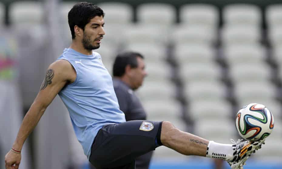 Luis Suárez in Uruguay training