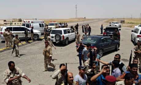 Iraqi security forces and volunteers on the outskirts of Diyala province.