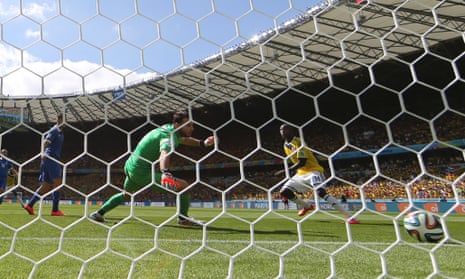 Colombia's Pablo Armero scores the opening goal past Greece's goalkeeper Orestis Karnezis.