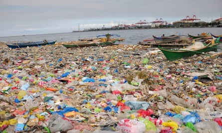 Manila Bay plastic bags and rubbish floating boats philippines
