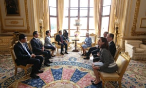 Queen Elizabeth II (CR) meets with Chinese Premier Li Keqiang (CL) and his wife wife Cheng Hong (3L) at Windsor Castle.