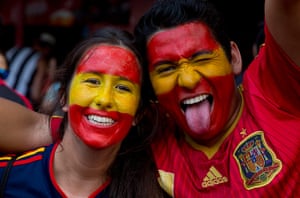 spain v chile : Spain fans