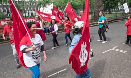 London Uni workers strike, picket at University Hall of Residence