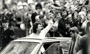 Gerry Conlon cheers as he is released from the Old Bailey