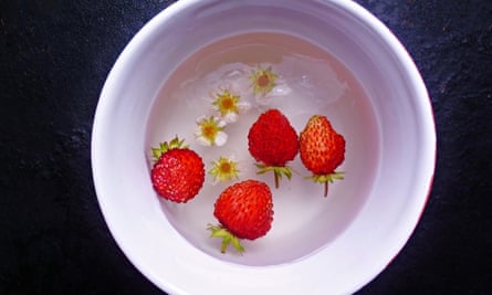 Live Better: leftover fizzy drinks - lemongrass lemonade jelly with wild strawberries