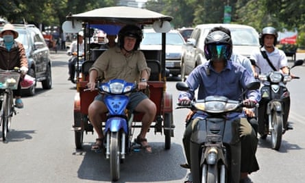 Phnom Penh's No 1 ladies taxi scooter agency - BBC News