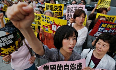 Japanese people ptotest at constitution change
