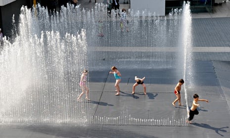 live better children play outdoors fountain
