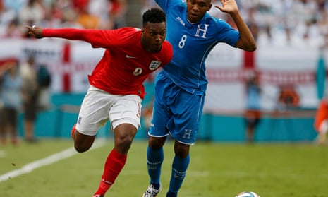 Daniel Sturridge dribbles past Honduras' Wilson Palacios in England's friendly in Miami.