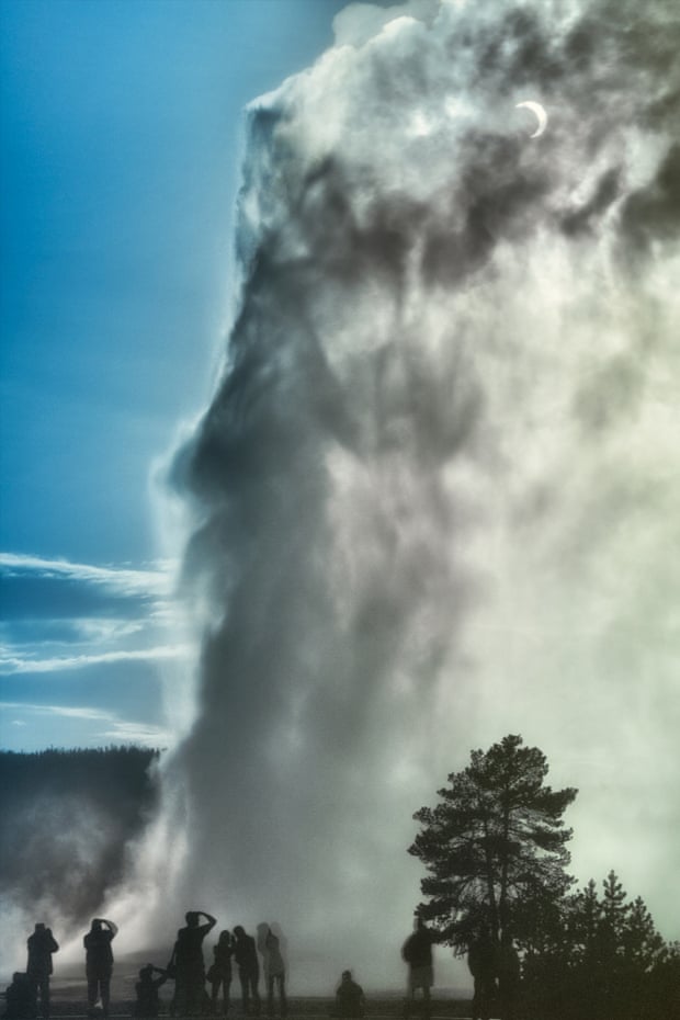 Astronomy Photographer of the Year 2014: Eclipse and Old Faithful by Robert Howell (USA)