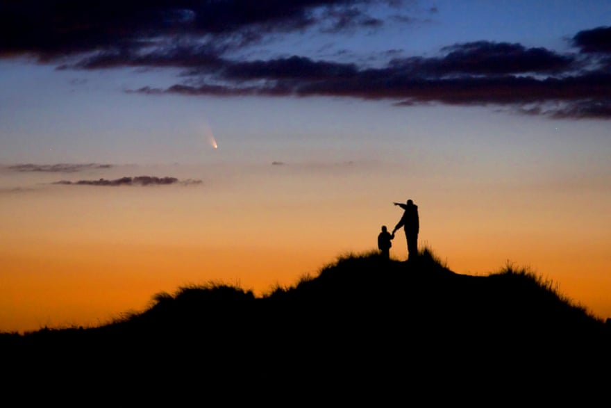 Astronomy Photographer of the Year 2014: Father and Son Observe Comet PanSTARRS by Chris Cook (USA)