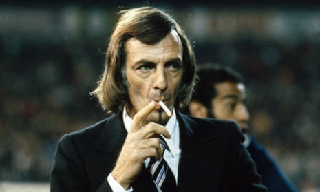 Cesar Luis Menotti concentrating on his cheroot