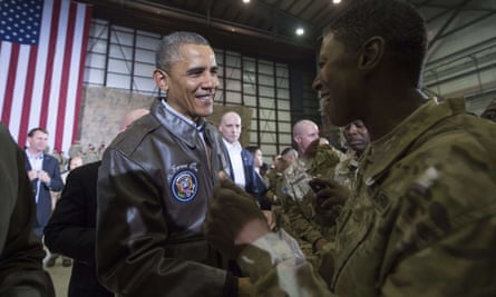 Obama visits Bagram