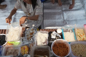 A picnic in Songdo's Central Park.