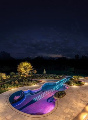 Former banker for Goldman Sachs Jay Dweck had a $1 million violin shaped swimming pool, built by Cipriano Custom Pools & Landscaping