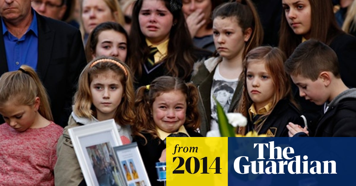 Malaysia Airlines Crash Across Globe Prayers Said As Grief Turns To Despair Malaysia Airlines Flight Mh17 The Guardian
