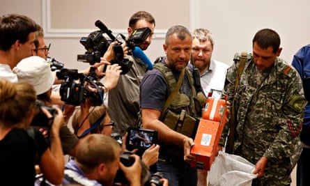 Pro-Russian separatist shows MH17 black box