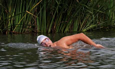 Walliams swims Thames for charity
