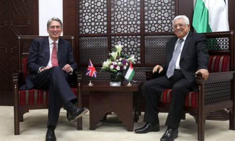 Abbas meets British foreign secretary Philip Hammond