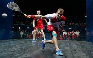 Squash TJ: Nick Matthew of England stretches against James Willstrop of England during