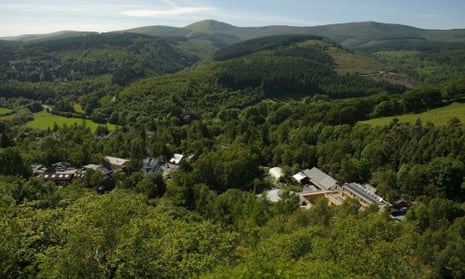Centre for Alternative Technology -CAT- with new WISE building (Wales Centre for Sustainable Education) on the right, Machynlleth, Powys, Wales, 12 June 2010.