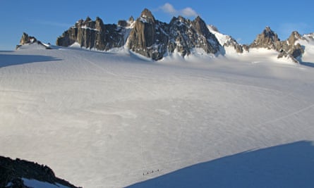 Treint Glacier and walkers
