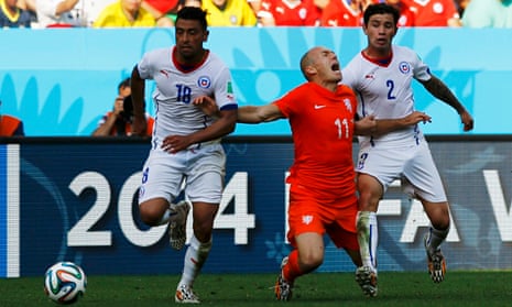 Holland's Arjen Robben falls against Chile