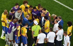 football-: Brazil's coach Luiz Felipe Scolari (C) s