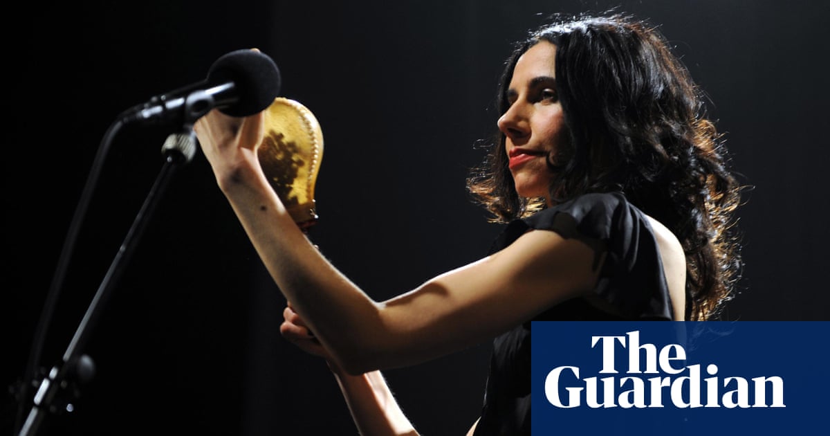 Pj Harvey I M Always Looking For Extremes A Classic Interview Pj Harvey The Guardian