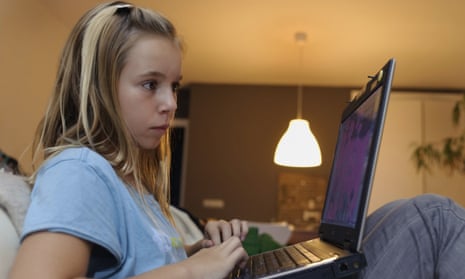 What are the best tips for ensuring children are safe online?